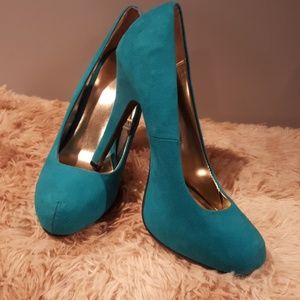 NWOB Teal nubuck heels